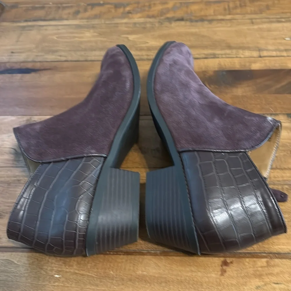 Vionic Women's Ankle Boots in Dark Purple Suede